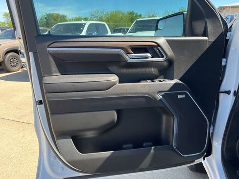 Used 2025 Chevrolet Silverado 1500 LT Trail Boss w/ Convenience Package II AWD/4WD image 10