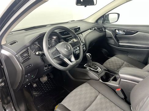 Used 2019 Nissan Rogue Sport SV image 17