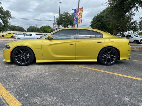 Used 2021 Dodge Charger R/T w/ Blacktop Package RWD image 2
