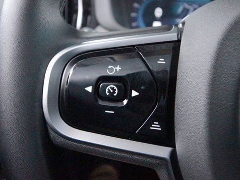 Certified 2025 Volvo XC60 B5 Plus image 21