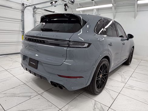 Certified 2025 Porsche Cayenne GTS AWD/4WD image 12
