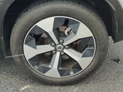 Certified 2025 Volvo XC40 B5 Plus image 28