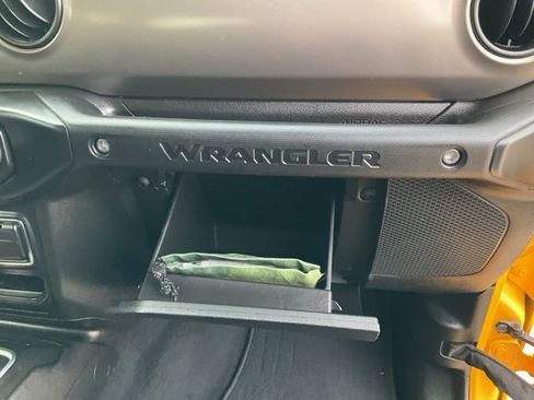 Used 2019 Jeep Wrangler Unlimited Sport S image 33