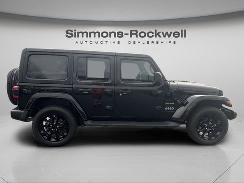 Used 2023 Jeep Wrangler Unlimited Sahara w/ Cold Weather Group AWD/4WD image 9