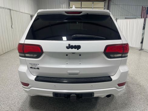 Used 2017 Jeep Grand Cherokee Altitude AWD/4WD image 5