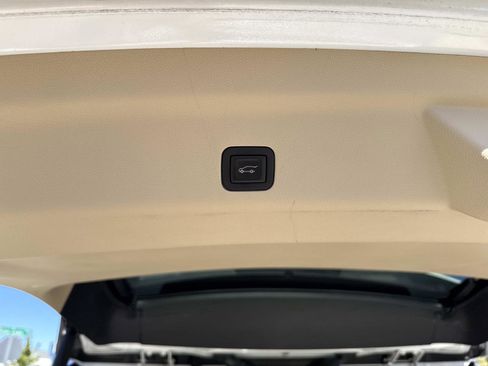 Used 2024 Cadillac Escalade Premium Luxury image 12