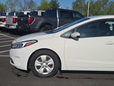 Used 2017 Kia Forte LX FWD image 13