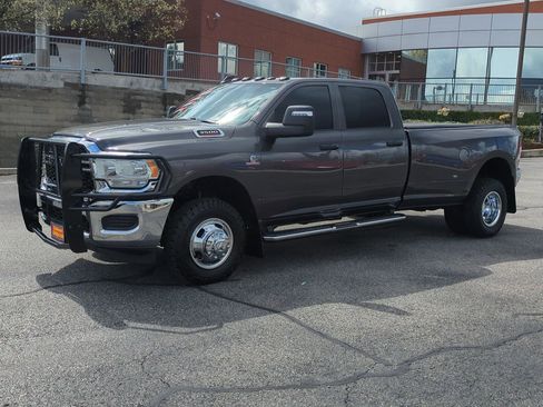 Used 2024 RAM 3500 Tradesman w/ Chrome Appearance Group AWD/4WD image 3