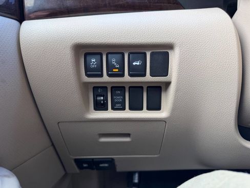 Used 2014 Nissan Quest LE FWD image 11