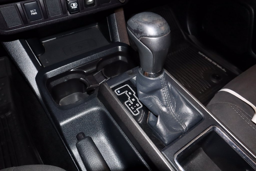 Used 2018 Toyota Tacoma TRD Off-Road AWD/4WD image 31