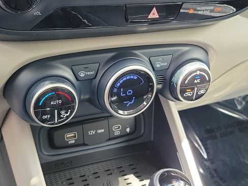 Used 2023 Hyundai Venue Limited FWD image 35