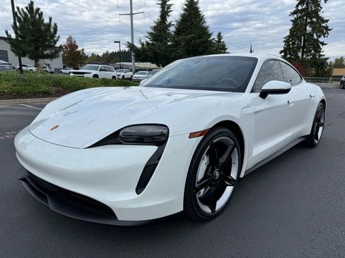 Used 2022 Porsche Taycan image 4