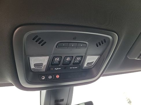 Certified 2023 Chevrolet Traverse RS w/ LPO, Floor Liner Package AWD/4WD image 38
