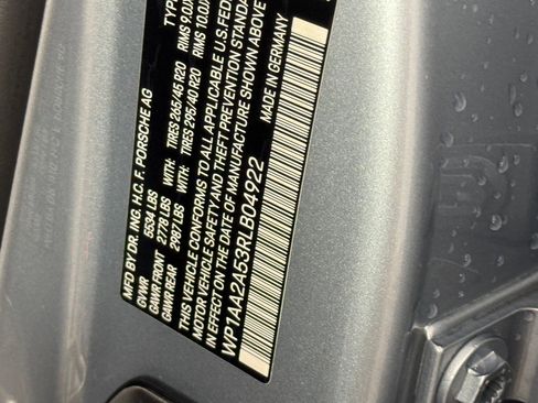 Used 2024 Porsche Macan image 31