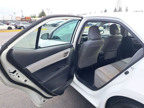 Used 2015 Toyota Corolla LE FWD image 12