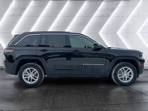 New 2025 Jeep Grand Cherokee Laredo X w/ Luxury Tech Group I image 7