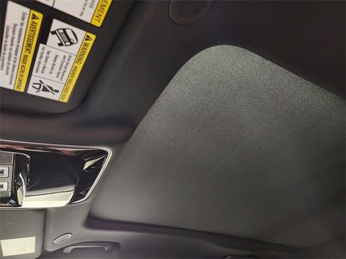 Used 2026 Land Rover Range Rover Velar Dynamic SE image 23