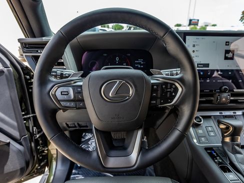 Used 2025 Lexus GX 550 w/ Cold Area Package AWD/4WD image 19