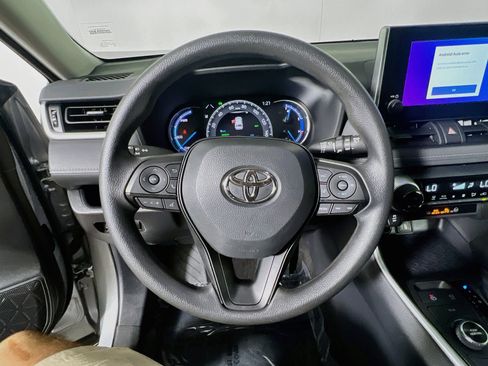Used 2025 Toyota RAV4 XLE AWD/4WD image 18