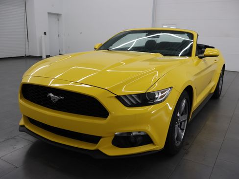 Used 2016 Ford Mustang Convertible w/ Equipment Group 051A RWD image 57