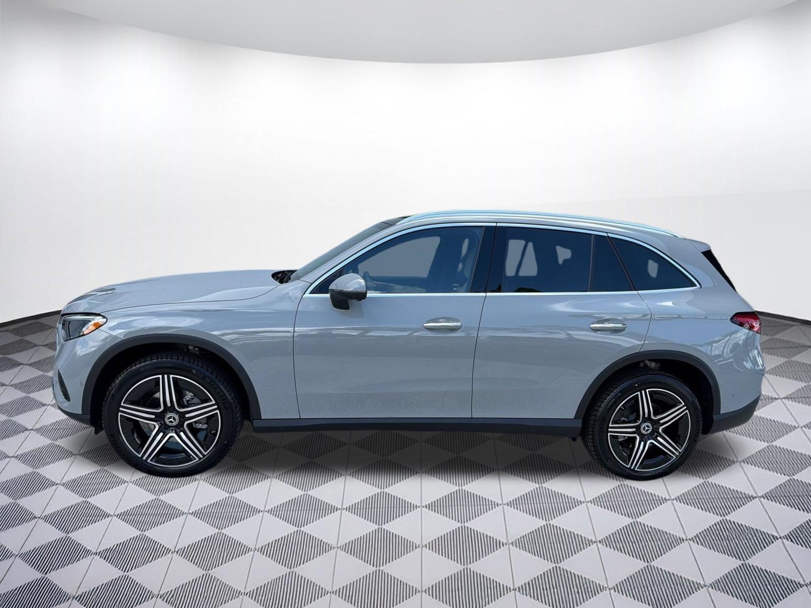 Used 2027 Mercedes-Benz GLC 300 image 2