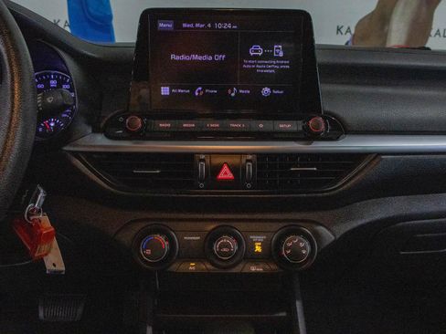 Used 2023 Kia Forte LXS w/ LXS Technology Package image 4