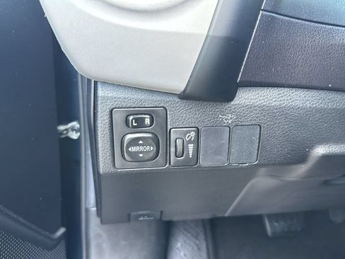 Used 2018 Toyota Corolla LE FWD image 27