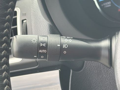 Used 2017 Subaru Forester 2.5i Touring AWD/4WD image 23