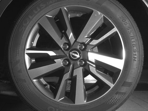 Used 2025 Nissan Versa SV image 14