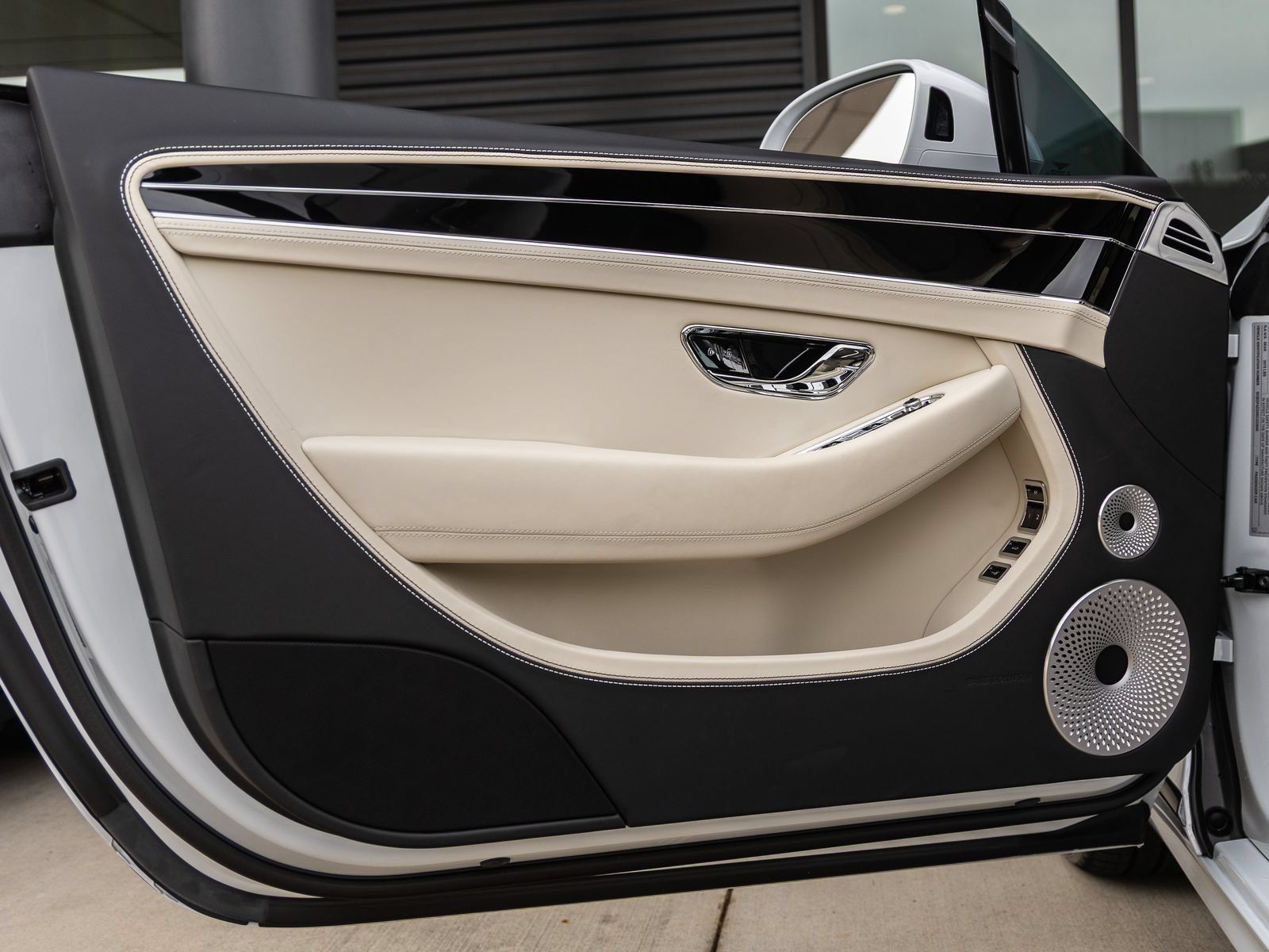 Used 2025 Bentley Continental GTC AWD/4WD image 23