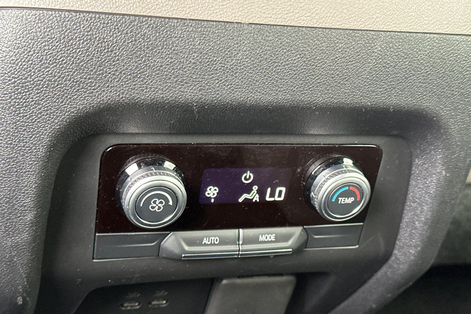 Used 2026 GMC Acadia Elevation w/ Elevation Premium Package FWD image 42
