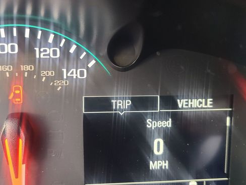 Used 2022 Chevrolet Trax LT w/ LT Convenience Package image 14