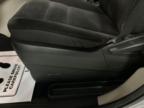 Used 2018 Dodge Grand Caravan SE w/ UConnect Hands-Free Group image 12