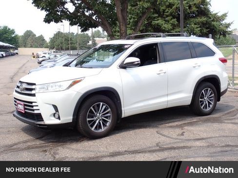 Used 2017 Toyota Highlander XLE AWD/4WD image 1