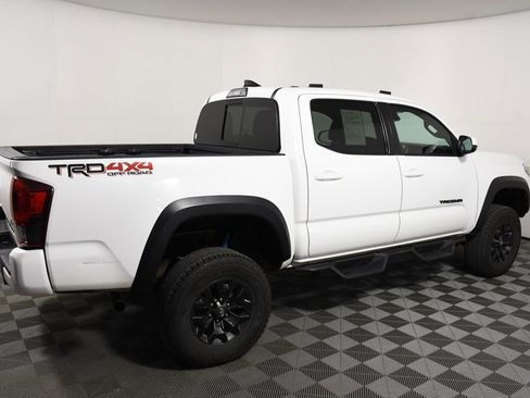 Used 2019 Toyota Tacoma TRD Off-Road AWD/4WD image 7
