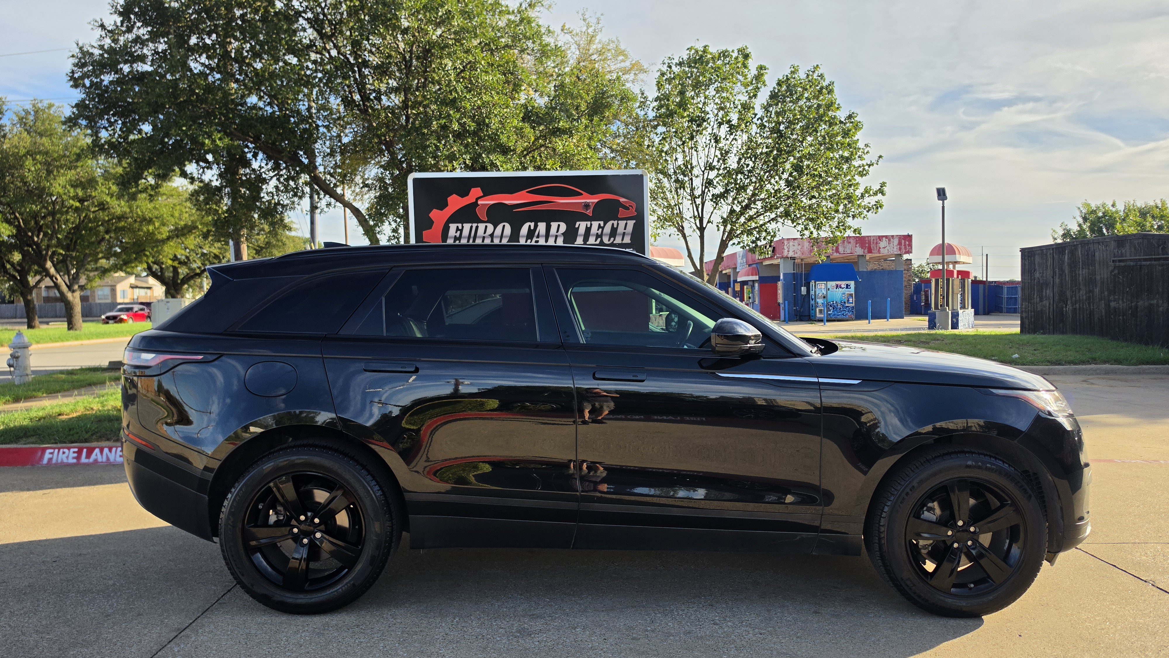 Used 2018 Land Rover Range Rover Velar S AWD/4WD image 7