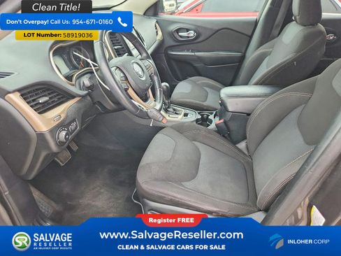 Used 2016 Jeep Cherokee Latitude FWD image 9