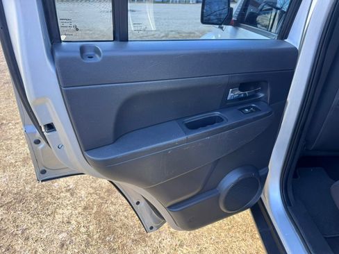 Used 2012 Jeep Liberty Sport image 12