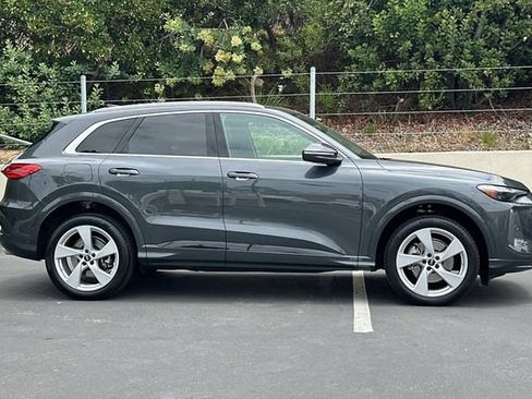 Used 2025 Audi Q5 Premium Plus w/ Premium Plus AWD/4WD image 6