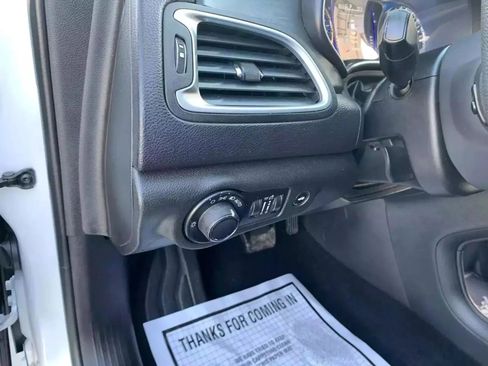 Used 2015 Chrysler 200 Limited image 20