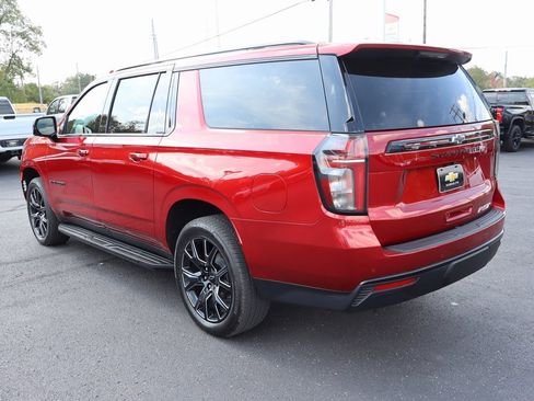 Used 2024 Chevrolet Suburban RST w/ Luxury Package image 38