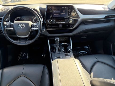 Used 2022 Toyota Highlander XLE image 22