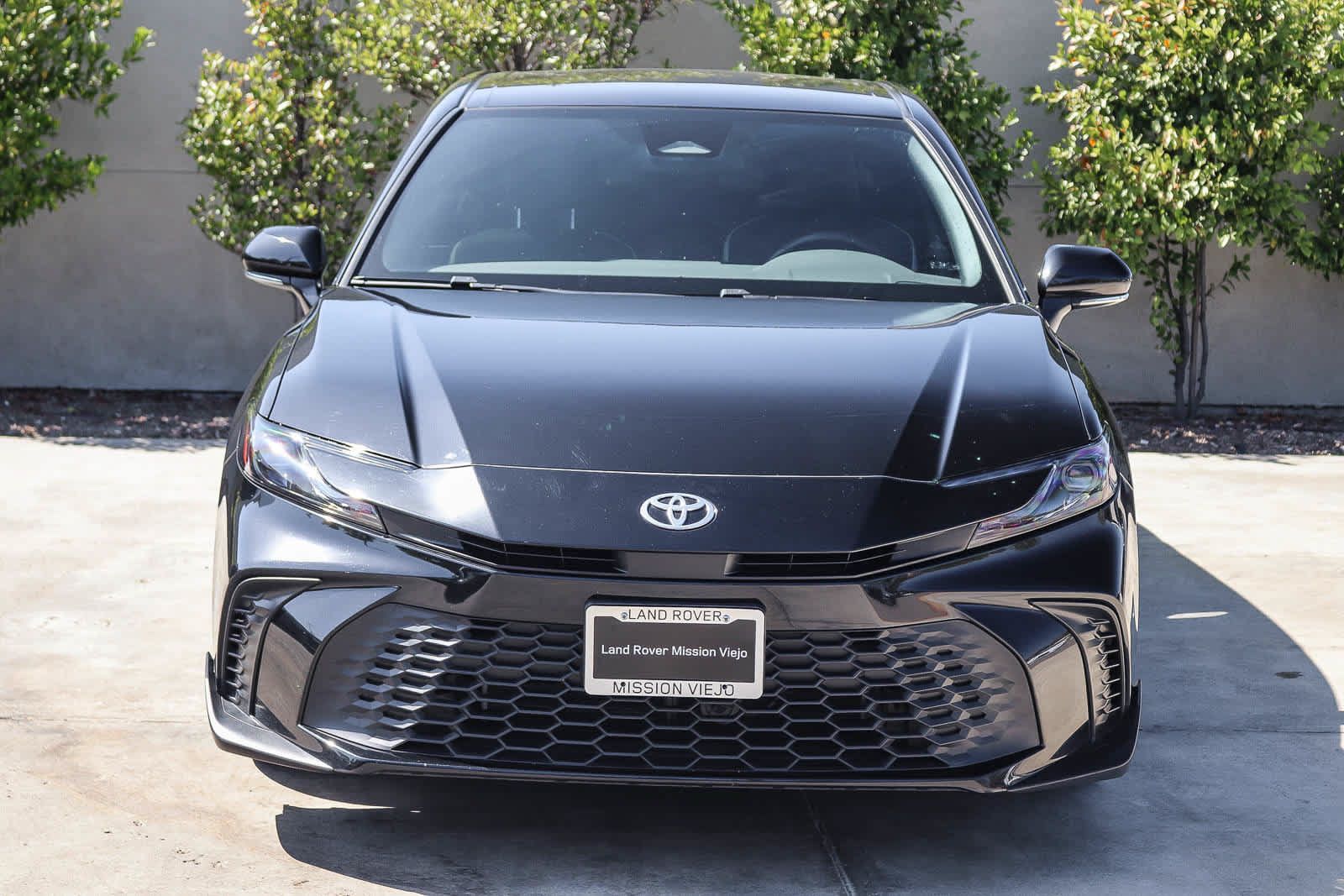Used 2025 Toyota Camry SE FWD image 2