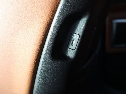 Used 2025 Kia Telluride AWD image 33