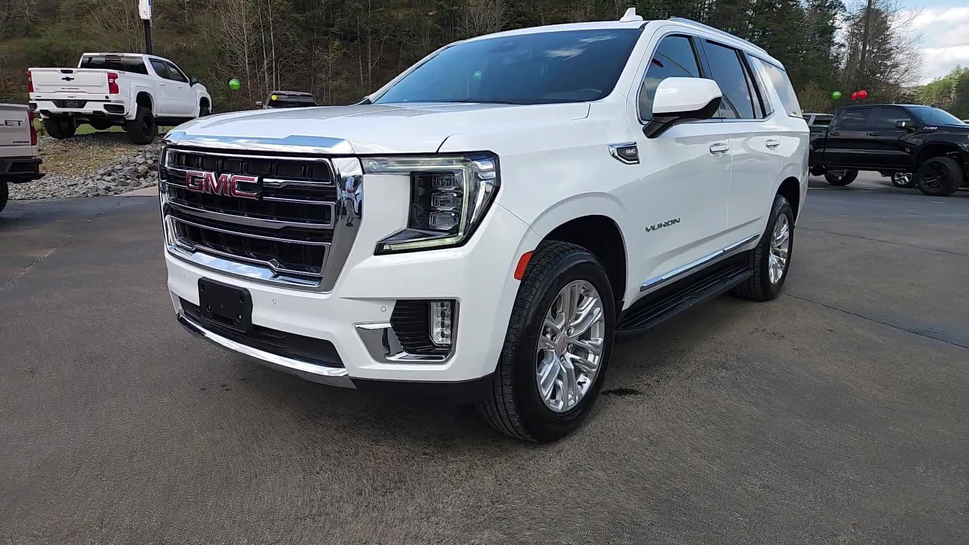 Used 2024 GMC Yukon SLT AWD/4WD image 2