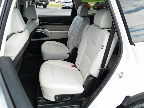 Used 2025 Kia Telluride S FWD image 8