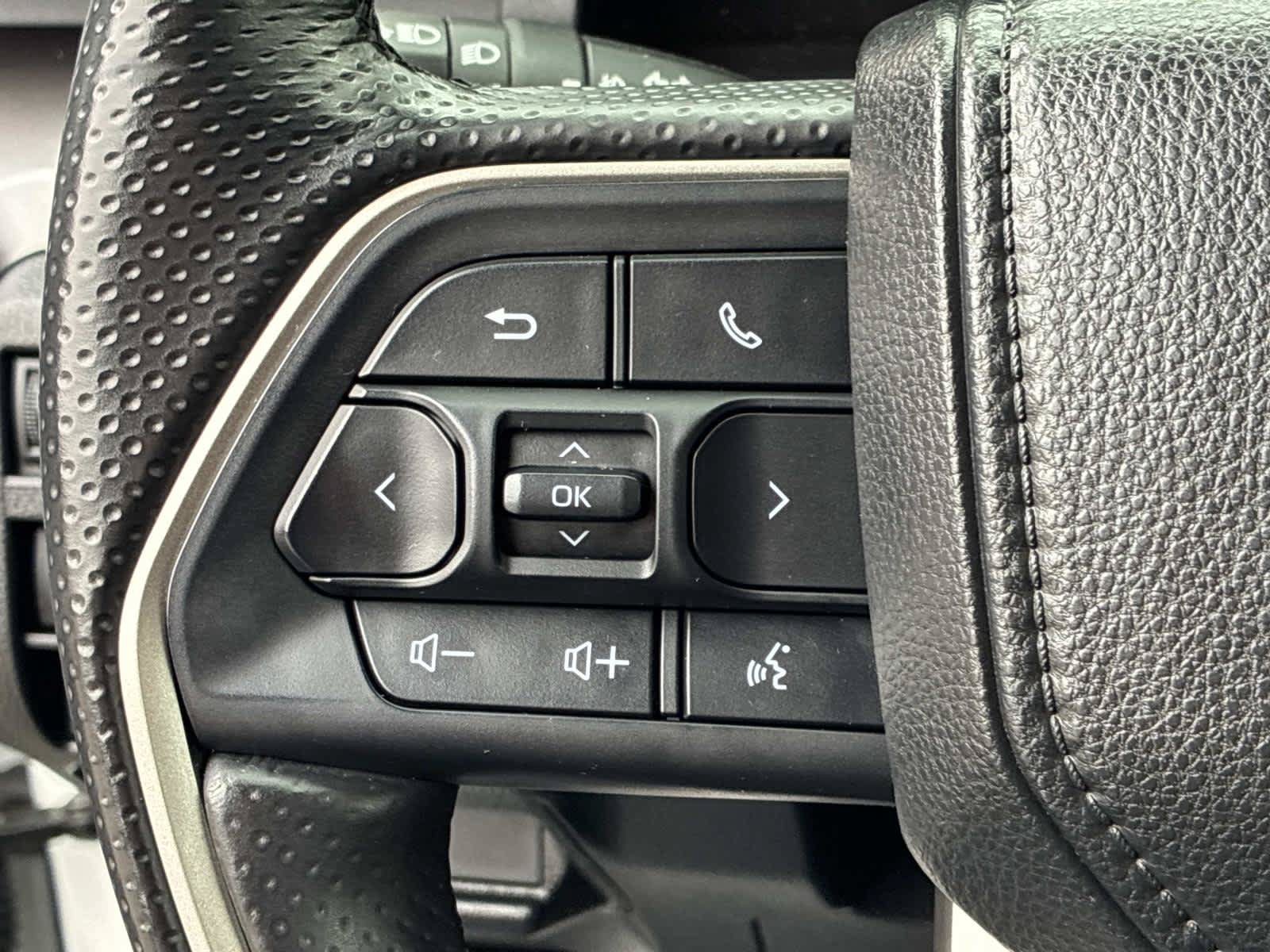 Used 2025 Toyota 4Runner SR5 AWD/4WD image 33