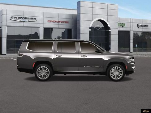 Used 2023 Jeep Grand Wagoneer L Series II w/ Premium Group II AWD/4WD image 9