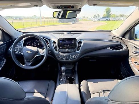 Used 2025 Chevrolet Malibu LT FWD image 6