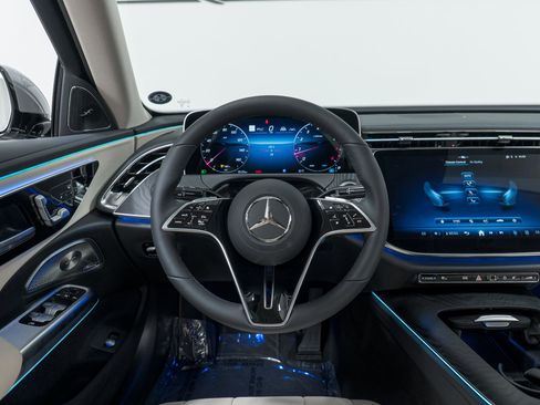 New 2026 Mercedes-Benz E 350 4MATIC Sedan image 18